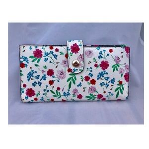 ❌SOLD❌ Kate Spade Floral Wallet - 💯 Authentic